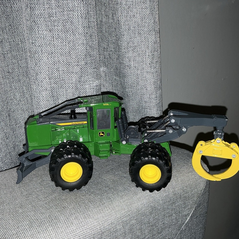 Ertl 45756 John Deere 768-II Bogie Skidder Prestige 1/50 Die-cast Metal Die Cast